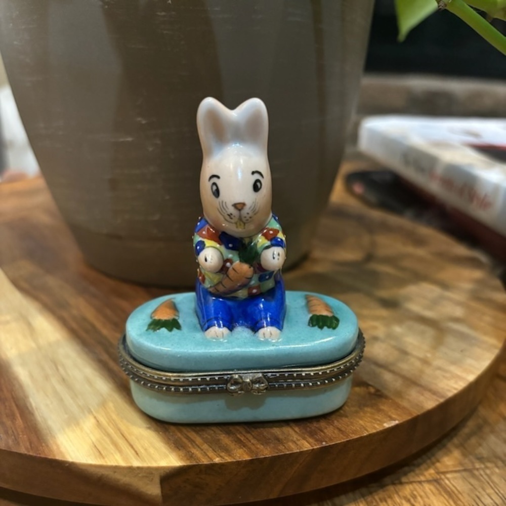 Vintage Bunny Rabbit‎ Porcelain Trinket Box